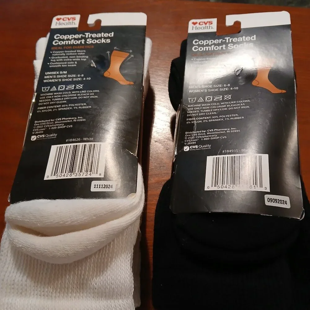 COMFORT COPPER INFUSED SOCKS SIZE SMALL MEDIUM  3 Black   3 White